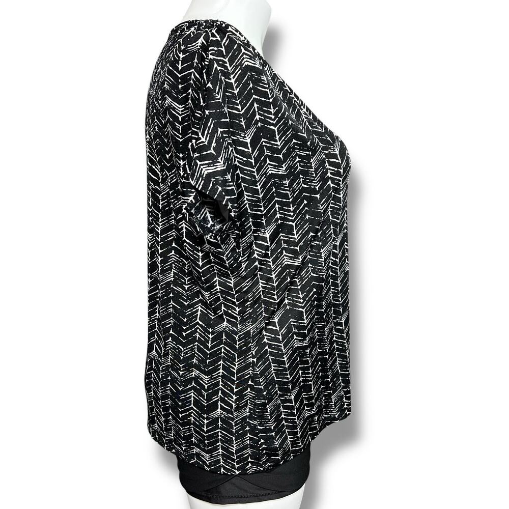 Jaclyn Smith Womens Blouse Top Shirt Pullover Short Sleeve Stretch Black White - Picture 2 of 9